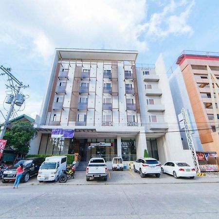 เรดดอร์ซ พลัส แอท โรแซส สตรีท ดาเวา - พนักงานฉีดวัคซีนแล้ว Hotel Davao ภายนอก รูปภาพ