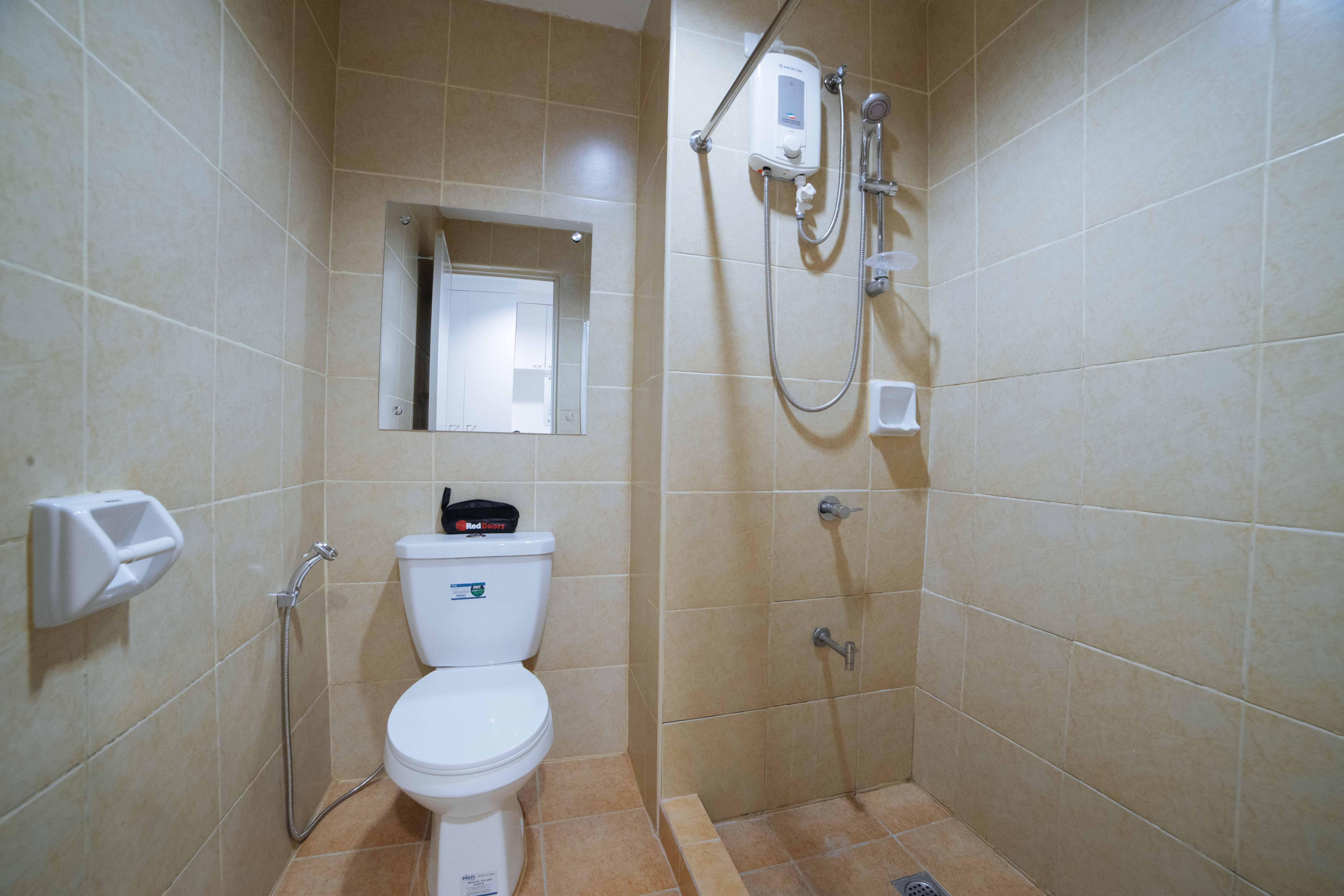 เรดดอร์ซ พลัส แอท โรแซส สตรีท ดาเวา - พนักงานฉีดวัคซีนแล้ว Hotel Davao ภายนอก รูปภาพ