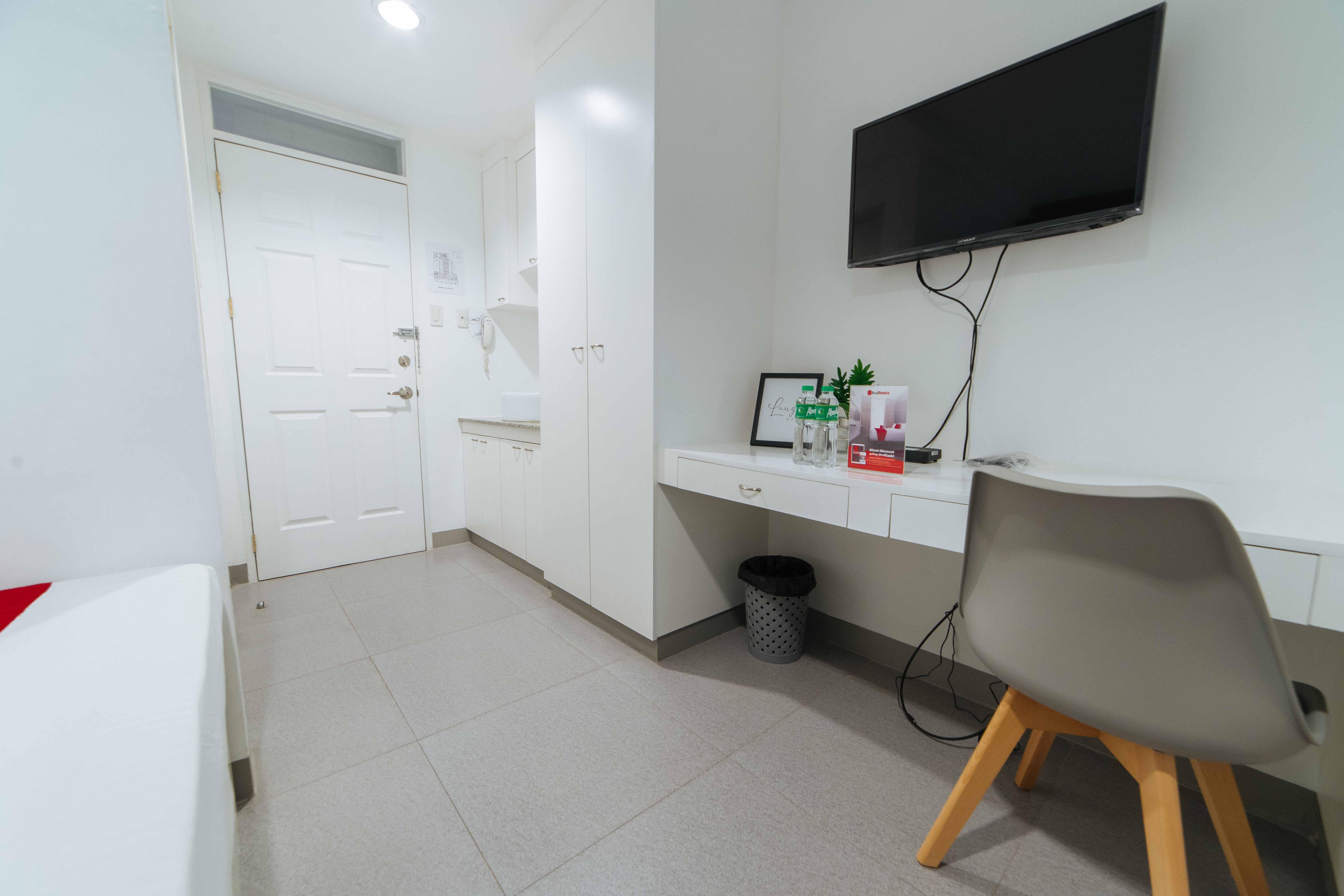 เรดดอร์ซ พลัส แอท โรแซส สตรีท ดาเวา - พนักงานฉีดวัคซีนแล้ว Hotel Davao ภายนอก รูปภาพ