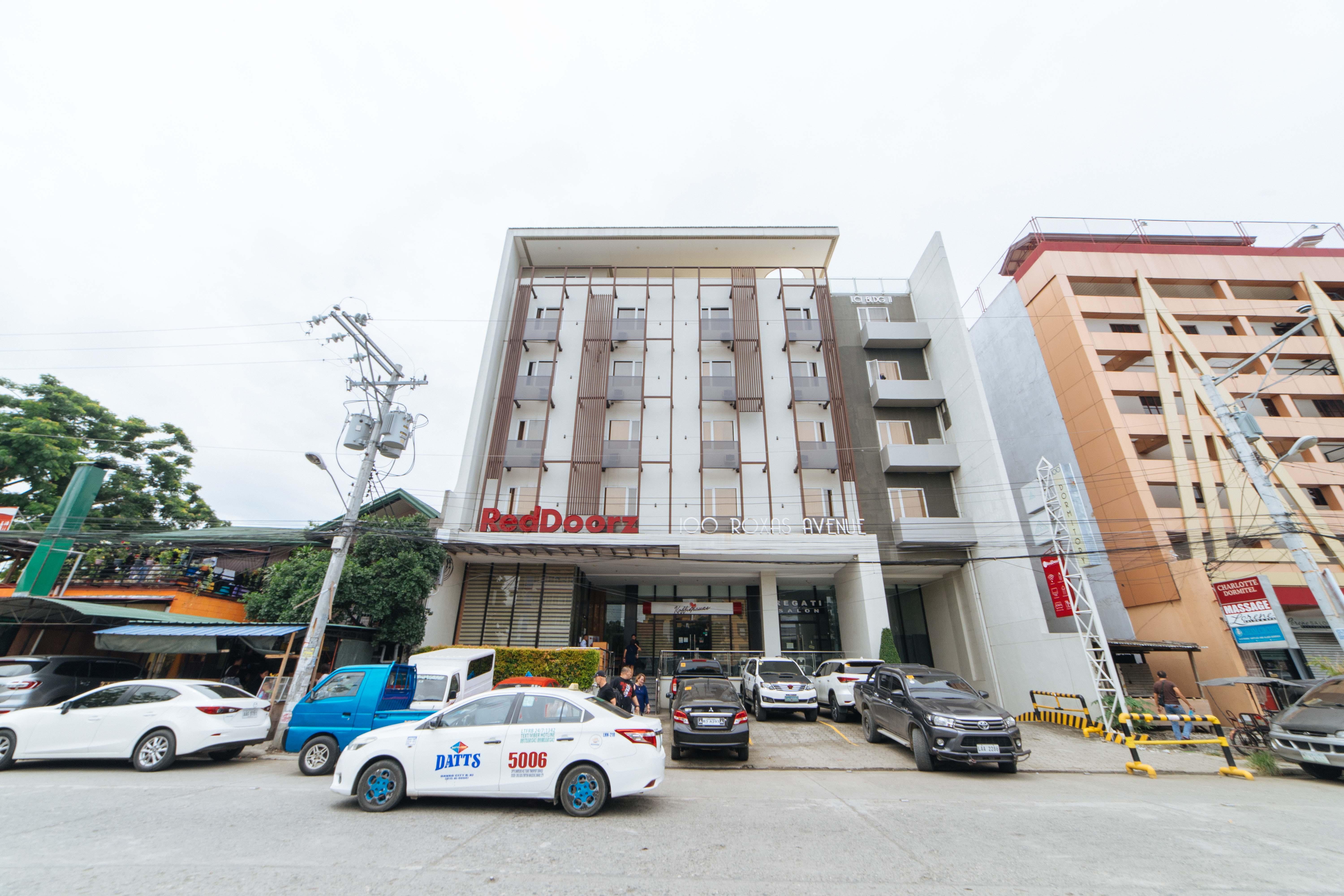 เรดดอร์ซ พลัส แอท โรแซส สตรีท ดาเวา - พนักงานฉีดวัคซีนแล้ว Hotel Davao ภายนอก รูปภาพ
