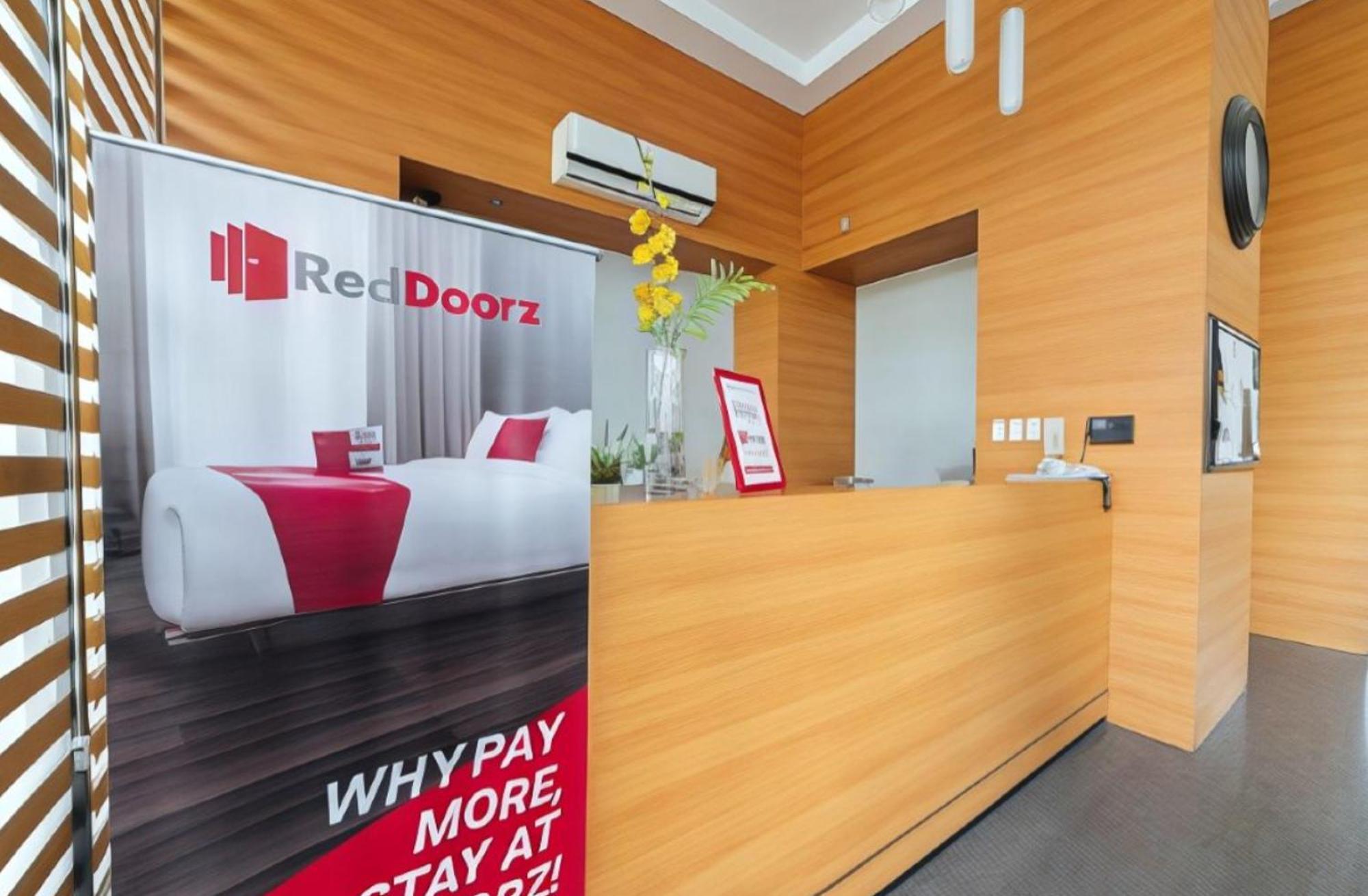 เรดดอร์ซ พลัส แอท โรแซส สตรีท ดาเวา - พนักงานฉีดวัคซีนแล้ว Hotel Davao ภายนอก รูปภาพ