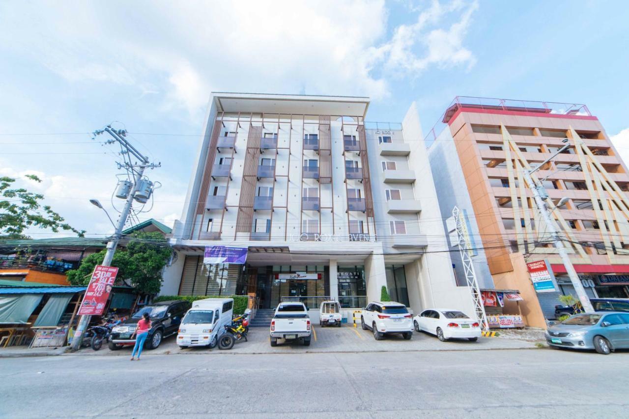 เรดดอร์ซ พลัส แอท โรแซส สตรีท ดาเวา - พนักงานฉีดวัคซีนแล้ว Hotel Davao ภายนอก รูปภาพ