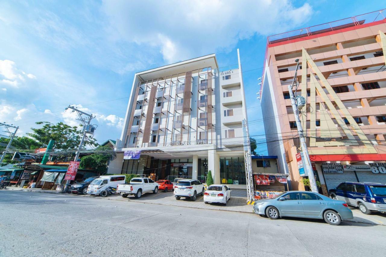 เรดดอร์ซ พลัส แอท โรแซส สตรีท ดาเวา - พนักงานฉีดวัคซีนแล้ว Hotel Davao ภายนอก รูปภาพ