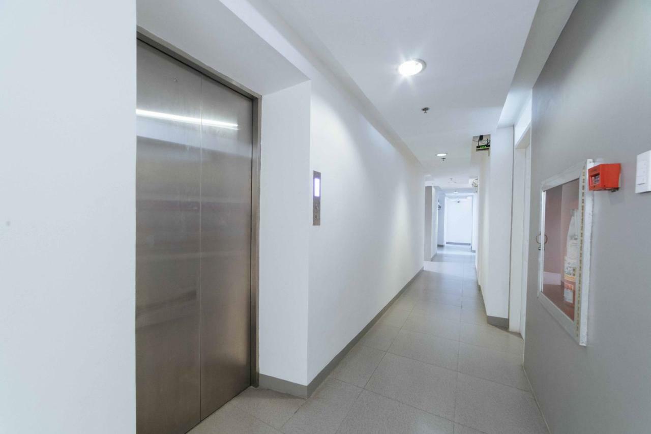 เรดดอร์ซ พลัส แอท โรแซส สตรีท ดาเวา - พนักงานฉีดวัคซีนแล้ว Hotel Davao ภายนอก รูปภาพ
