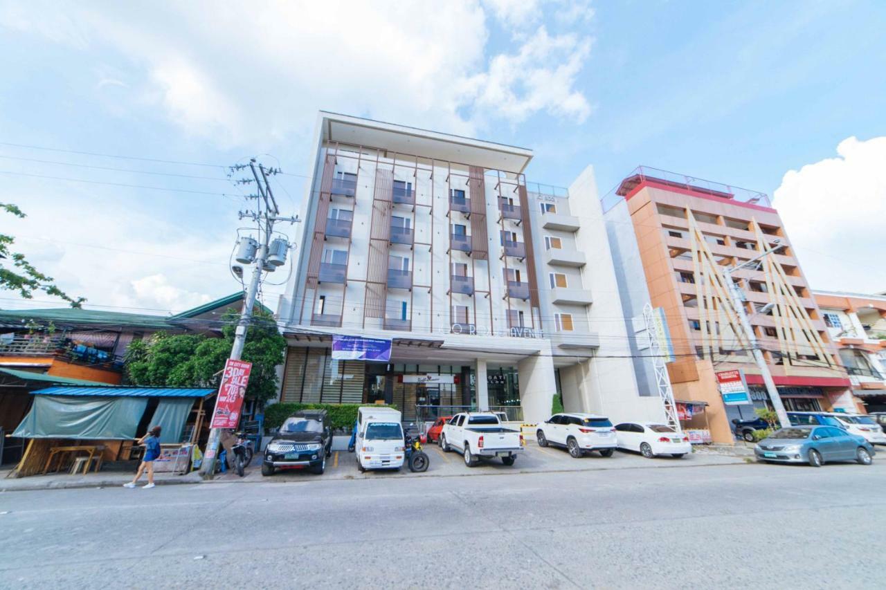 เรดดอร์ซ พลัส แอท โรแซส สตรีท ดาเวา - พนักงานฉีดวัคซีนแล้ว Hotel Davao ภายนอก รูปภาพ