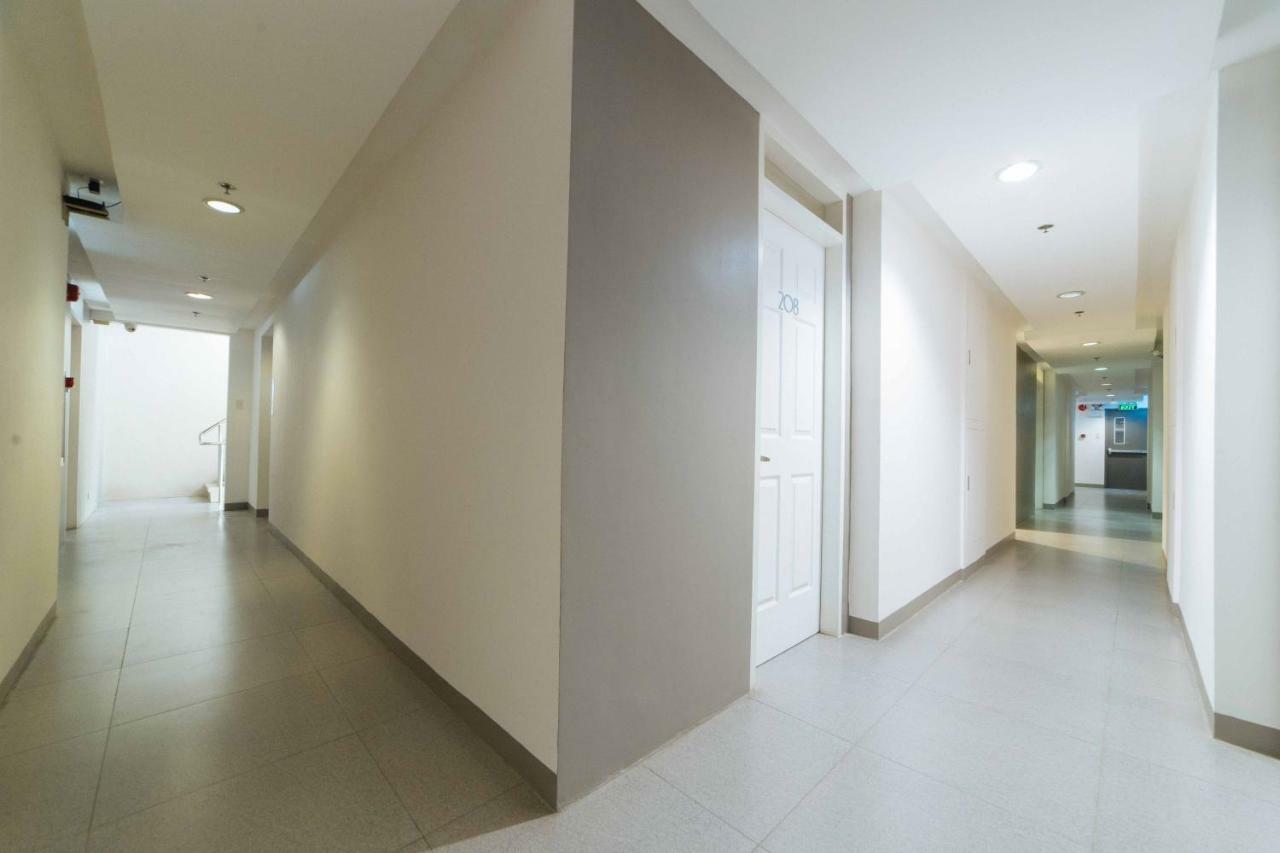 เรดดอร์ซ พลัส แอท โรแซส สตรีท ดาเวา - พนักงานฉีดวัคซีนแล้ว Hotel Davao ภายนอก รูปภาพ