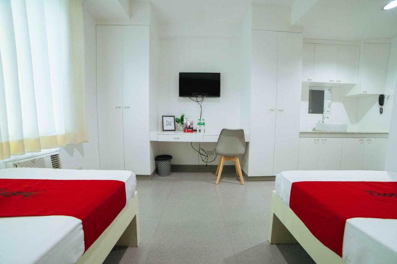 เรดดอร์ซ พลัส แอท โรแซส สตรีท ดาเวา - พนักงานฉีดวัคซีนแล้ว Hotel Davao ภายนอก รูปภาพ