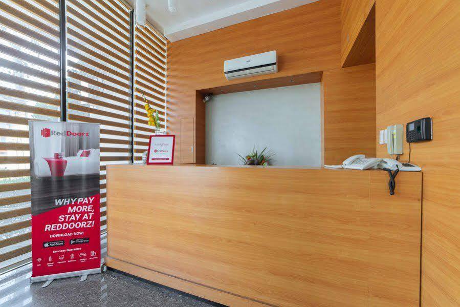 เรดดอร์ซ พลัส แอท โรแซส สตรีท ดาเวา - พนักงานฉีดวัคซีนแล้ว Hotel Davao ภายนอก รูปภาพ